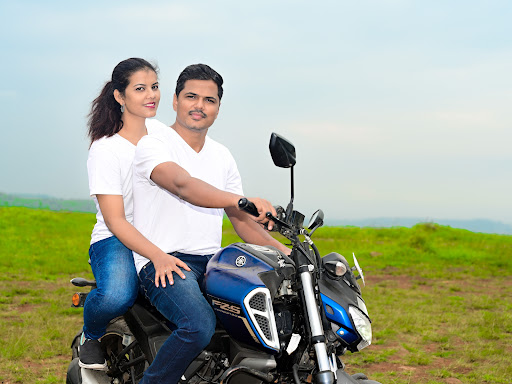 10%OFF ON COUPLE PHOTOSHOOT IN PUNE .BOOK YOUR SHOOT NOW! post image