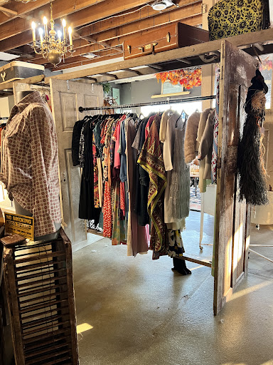 Pine Street Vintage Boutique - Thumbnail