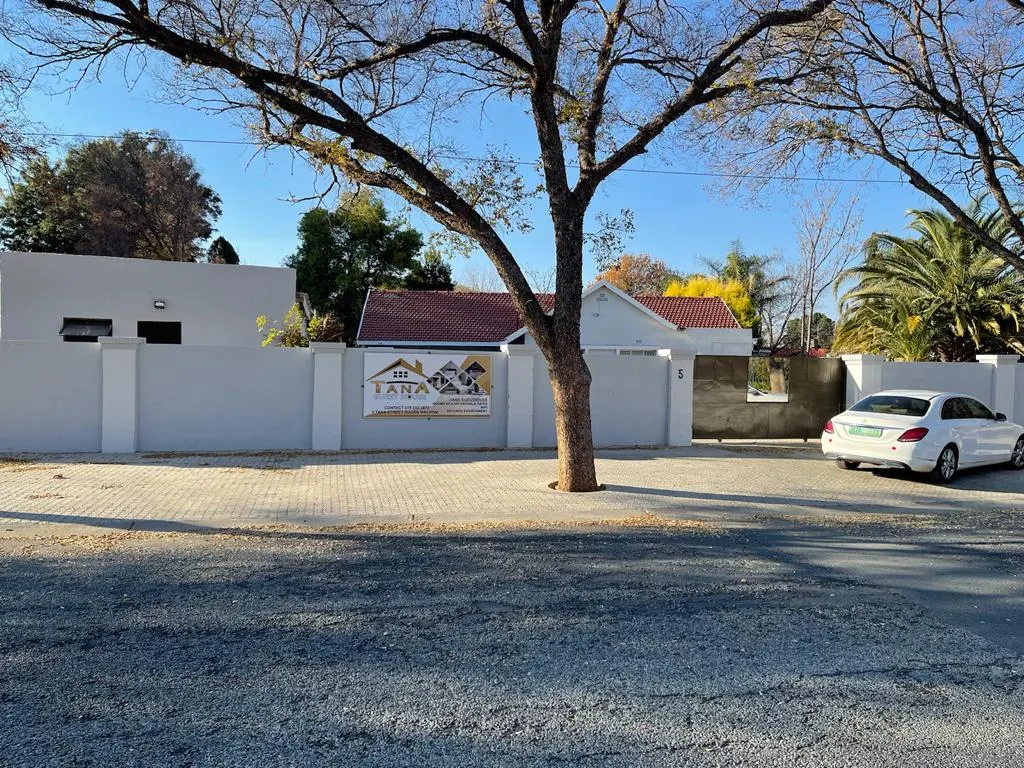 5 TANA GUESTHOUSE