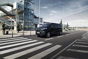 Photo n°10 de PEUGEOT La Rochelle Clara Automobiles à La Rochelle (Magasin de pneus)