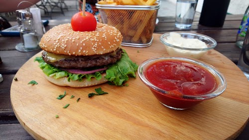 Četri viļņi, Viesu nams