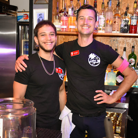 Bar Gaythering by null