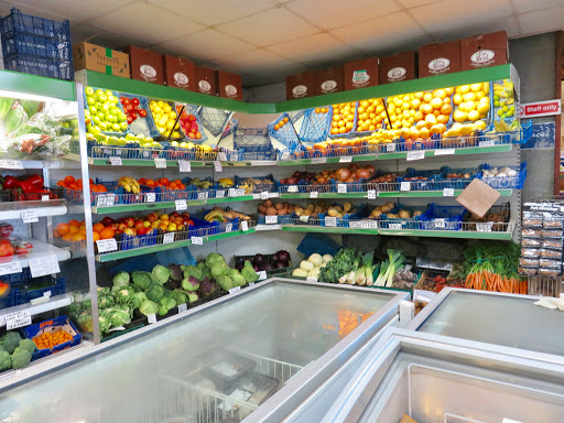 V & P Collins Farm Shop Logo