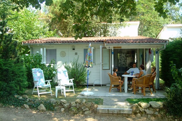 Château le Verdoyer - Camping, Chambres d'hôtes, Restaurant et Bar