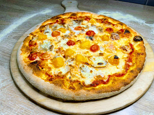 Photo n°11 de Pizzeria Le Petit Naples Champion de France Distri Pizza 24h/24 7/7 à Saint-Dier-d'Auvergne (Pizzeria)