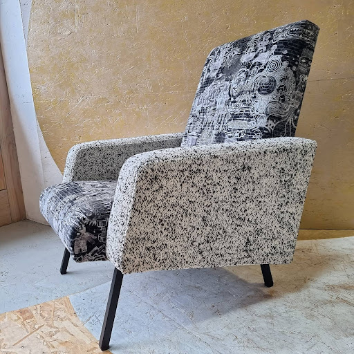 Sit down Simone - Visual
