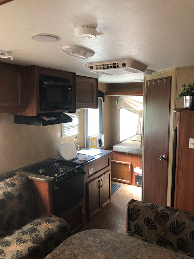 WREN + ROAD RV RENTAL - Thumbnail