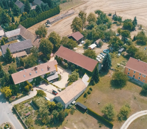 Wohnmobilstellplatz Buchholz bei Vierkirchen - AlpacaCamping - Thumbnail