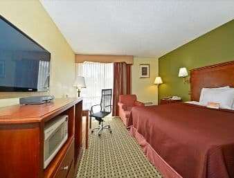 Howard Johnson by Wyndham Clifton NJ