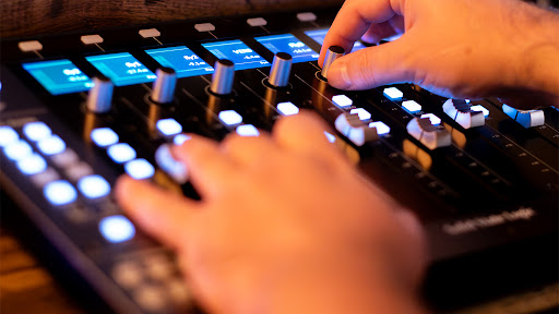 Lowe Frequency - Visual