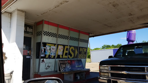 J & M Tire Shop - Thumbnail