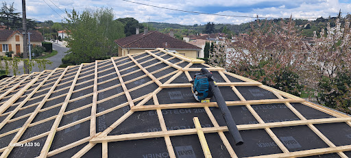 Photo de Ent DUPONT RÉNOVATION TOITURE Charpentier couvreur couverture toiture démoussage nettoyage Couvreur a villeneuve sur lot à Casseneuil (47440)