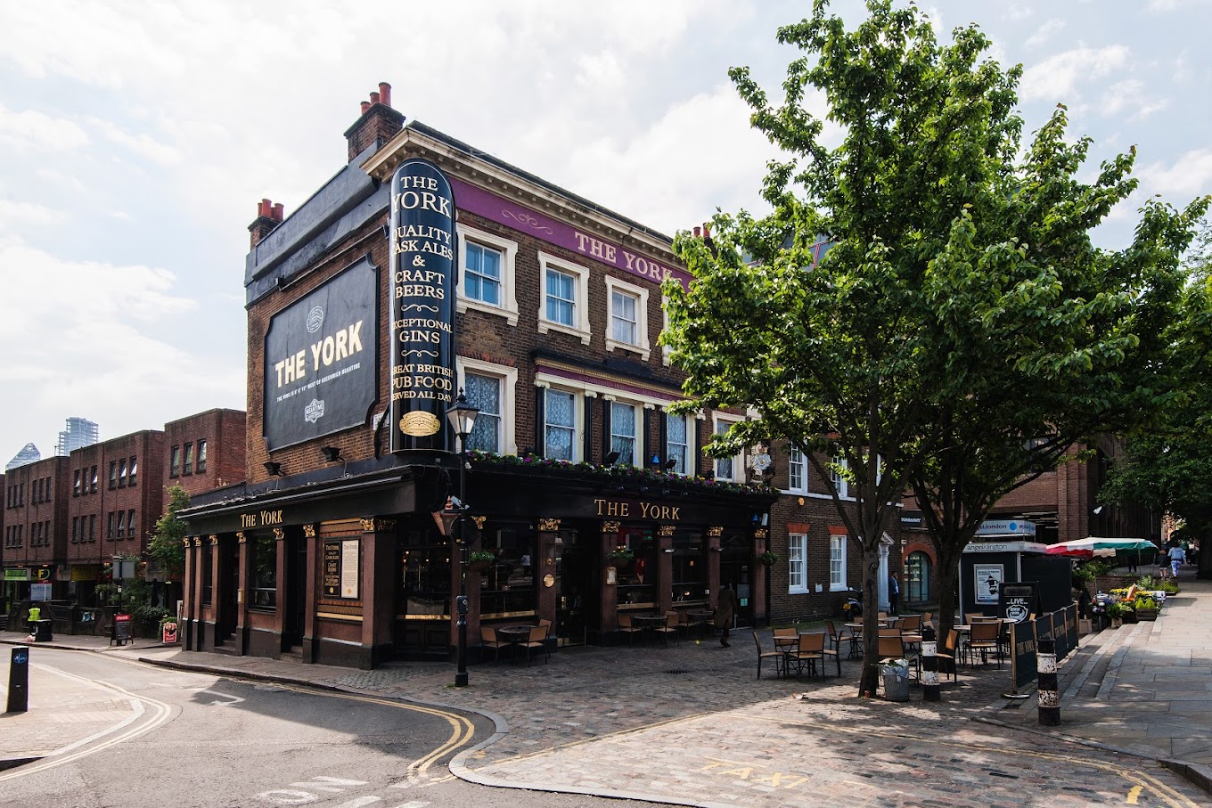 Join us as we explore the vibrant pub scene in Angel with our guide to the top watering holes in the area. From cozy traditional pubs to trendy gastropubs, we've rounded up the best spots to enjoy a pint or two. #Angel #londonpubs Things To Do In London | Things To Do In Angel | Best Pubs In Angel | Best Pubs In London | Best Pub Food | Sunday Roast | Places To Eat In London #londonnightlife | Things To Do At Night #Islington