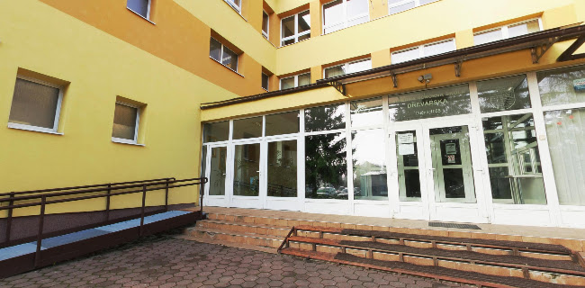 Recenzie STREDNÁ ODBORNÁ ŠKOLA DREVÁRSKA v Vranov nad Topľou - Škola