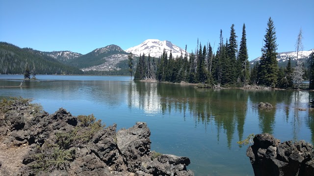 Sparks Lake Day Use Area