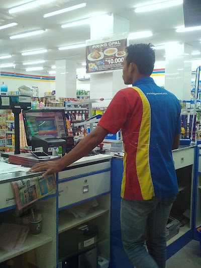 Photos of Indomaret Lintas Kalimantan Km. 10