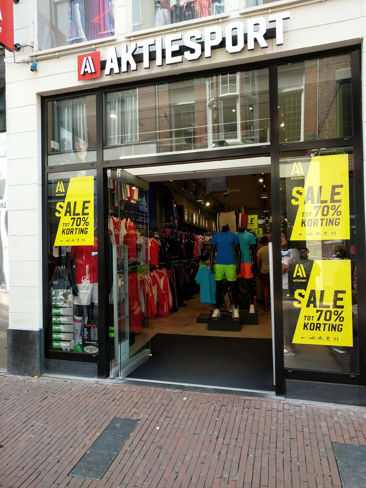 voor de helft verraad Susteen Aktiesport - Kalverstraat - indebuurt Amsterdam