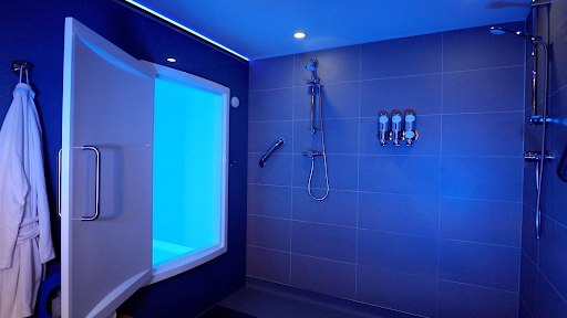 7th Heaven Float Room