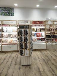 Photo n°16 de Adopt Parfums à Tourville-la-Rivière (Boutique de santé et beauté)