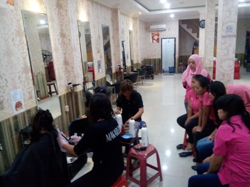 Yuni Riawati Hair & Beauty Salon, Author: Syarief Mulyani