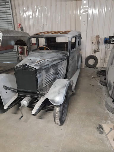GARAGE PREMIER - CARROSSERIE VINTAGE LVM Gallery - France