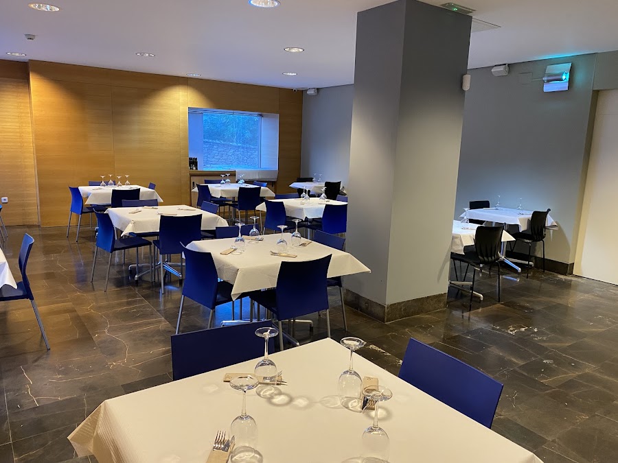 Bar, Restaurante y Habitaciones 