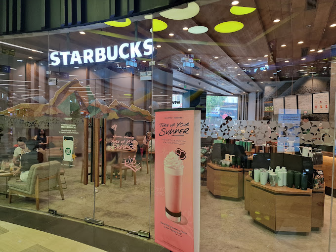 Starbucks Vạn Hạnh Mall – 11 Sư Vạn Hạnh