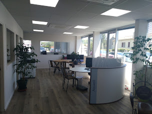 Photo n°2 de AXA Assurance et Banque Paris Lecomte Ruggirello à Issoire (Agence d'assurance pour locataires)