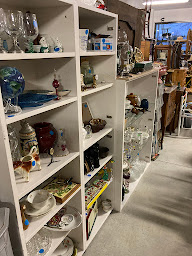 Photo n°4 de Ker Antiquités Brocante Débarras à Ploeren (Magasin de meubles d'occasion)