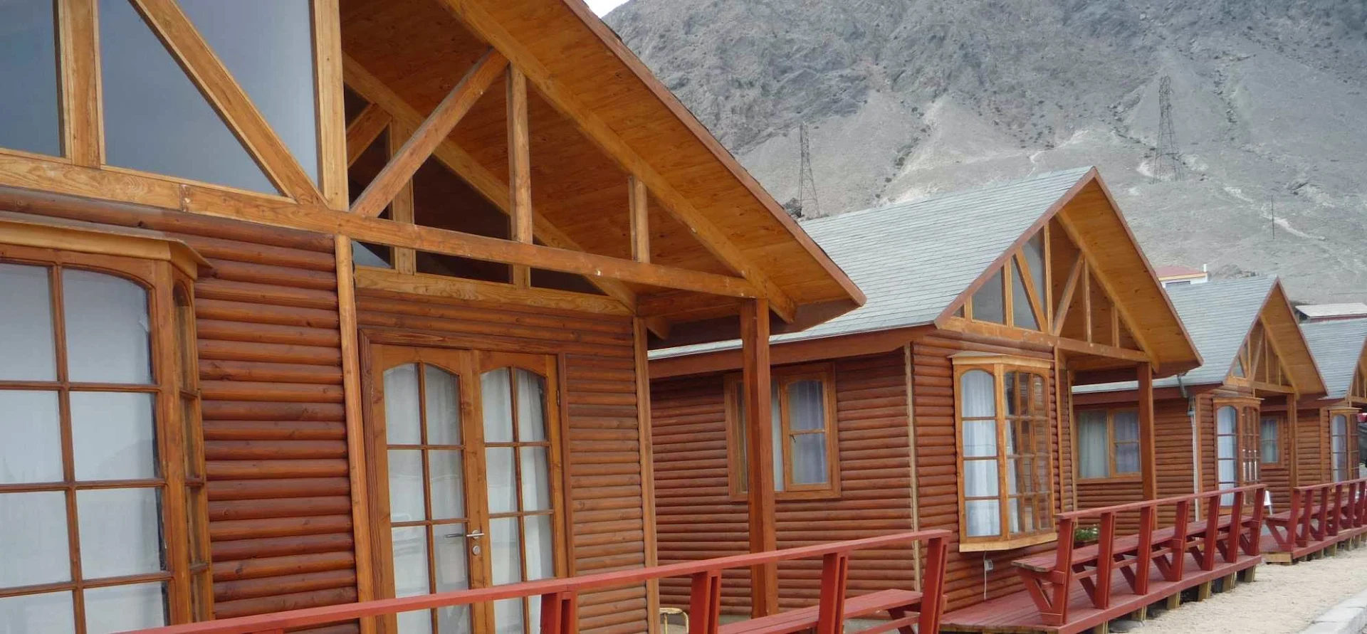 HOTEL Y CABAÑAS LICANANTAY
