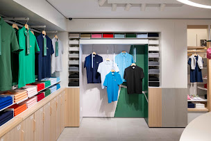 Photo n°11 de Lacoste Lorient à Lorient (Magasin de vêtements pour femmes)