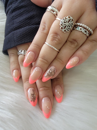 Silver Tips Nails - Visual