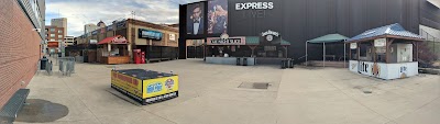 Photos of EXPRESS LIVE!