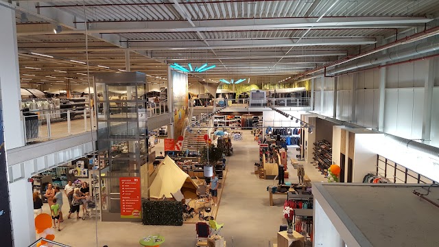 Vervat Kampeer Megastore