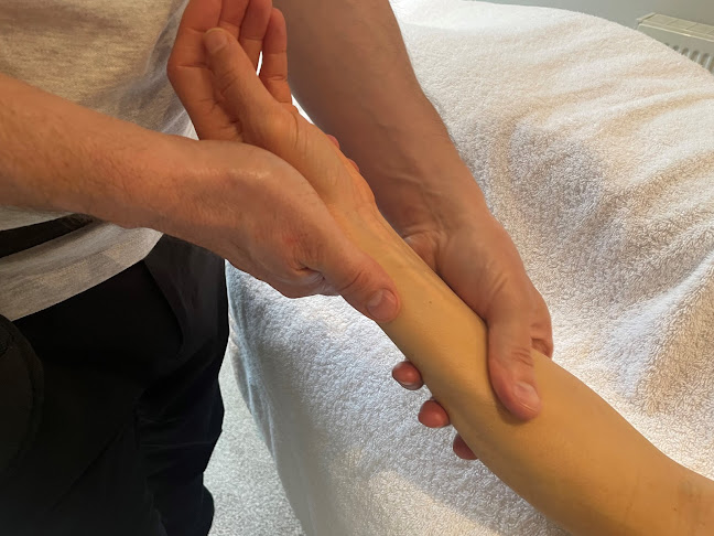 Sanctuary Massage Cornwall - Massage therapist