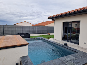 Photo n°20 de Sublim'Piscines Méditerranée à Brignoles (Fabricant d'abris voiture et de pergolas)