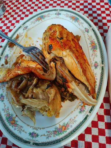 Pollos a la Leña hoja de maguey