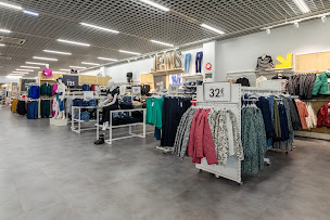 Photo n°25 de GEMO VILLENEUVE SUR LOT Chaussures et Vêtements à Bias (Magasin de vêtements pour femmes)