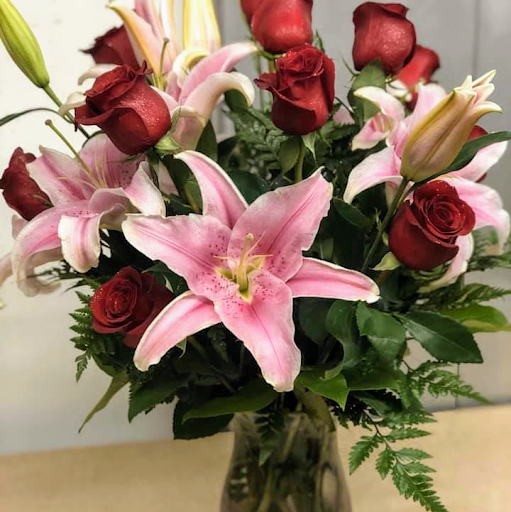 Monte's Flowers & Gifts - Thumbnail