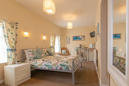 Tennyson Lodge & Bar