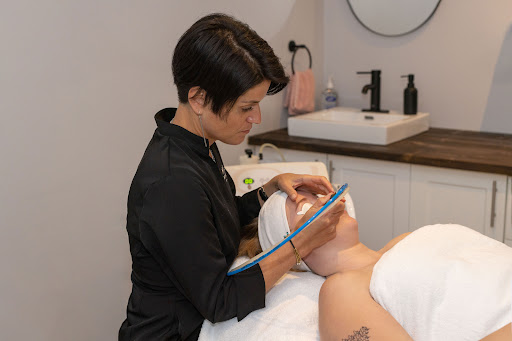 Caroline Ross Esthéticienne | Épilation Laser Rimouski - Thumbnail