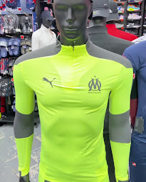 Photo n°2 de FOOTMAX SPORTS à Paris (Magasin de vêtements de sport)