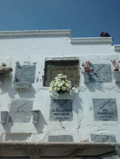 Photos of CEMENTERIO UNIVERSAL