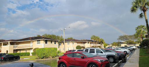 Twin Lakes Condominiums