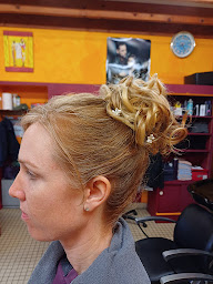 Photo n°6 de Mille et Une Coupes à Hénon (Salon de coiffure)