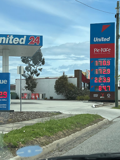 United Petroleum Dandenong West (Dandenong outbound) (Pie Face) Logo