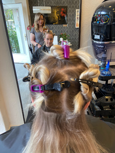 Ellis Salon - Thumbnail