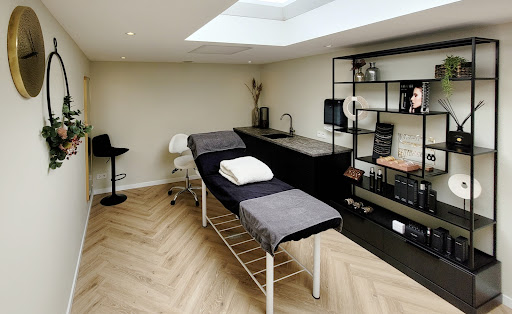 Yonna Beauty Artist | PMU & Fine Line Tattoo