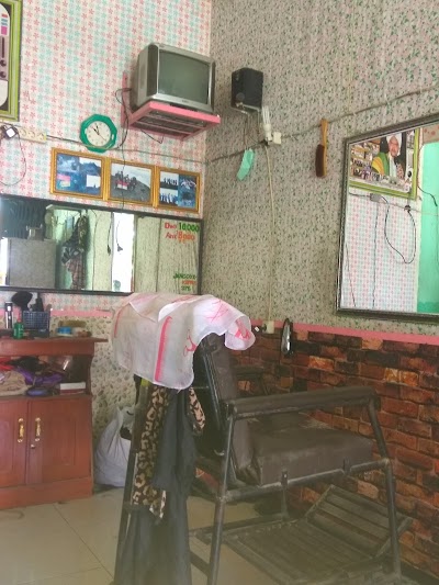 Photos of Pangkas Rambut Den Hanoen