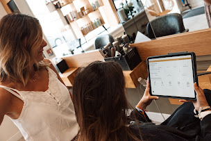 Photo n°12 de Art Et Des Coiff' - coloration naturelle - KYDRA BOTANIQUE à Magenta (Salon de coiffure)